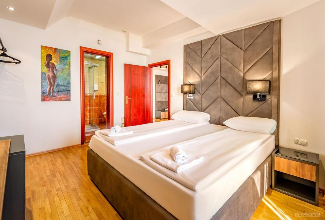 Hotell Tino & 4*
