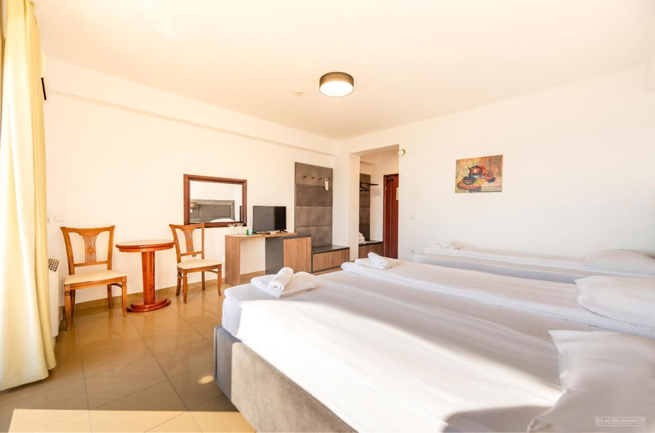 Tino & Hotell Ohrid