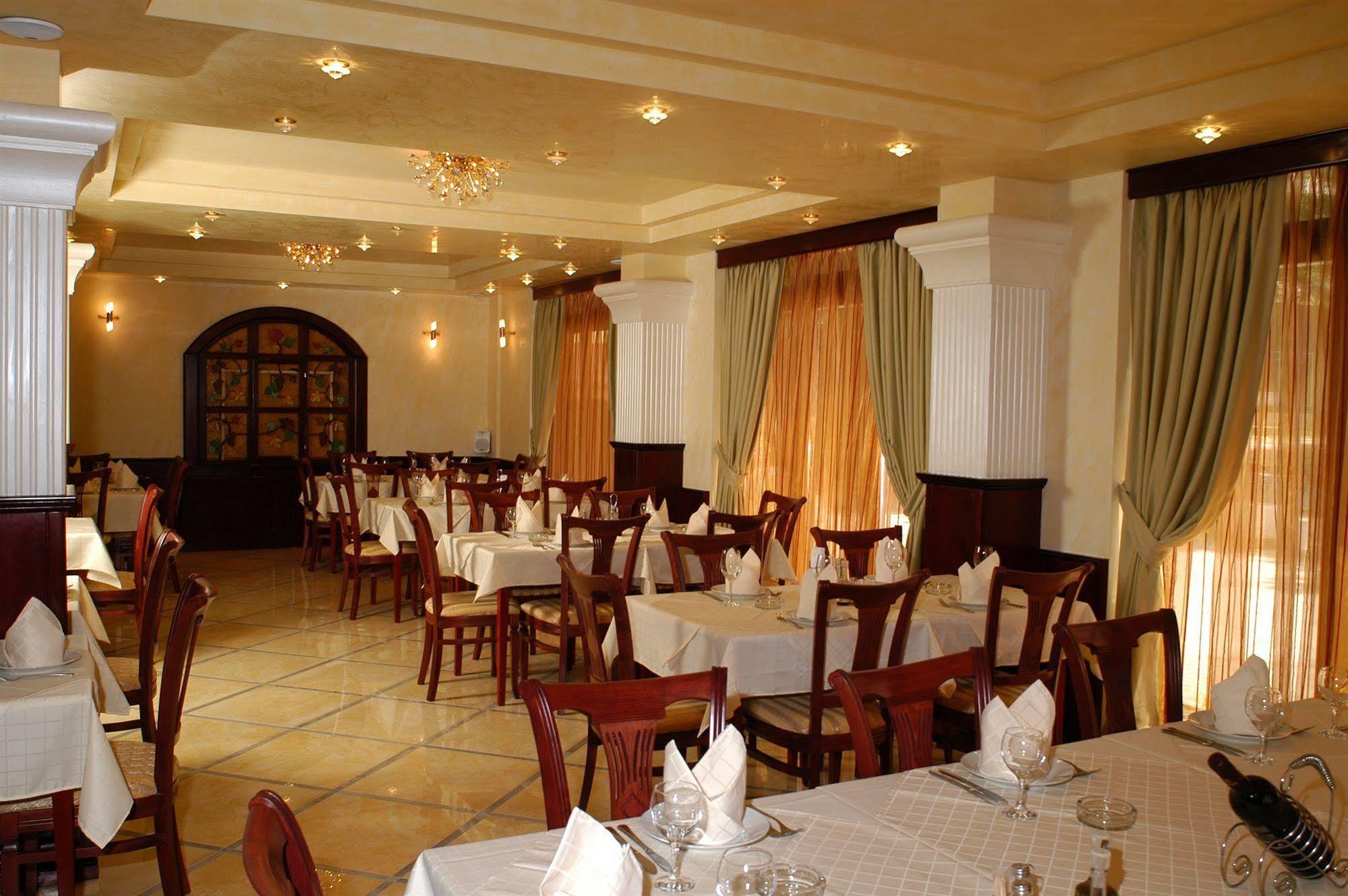 Hotell Tino & 4*