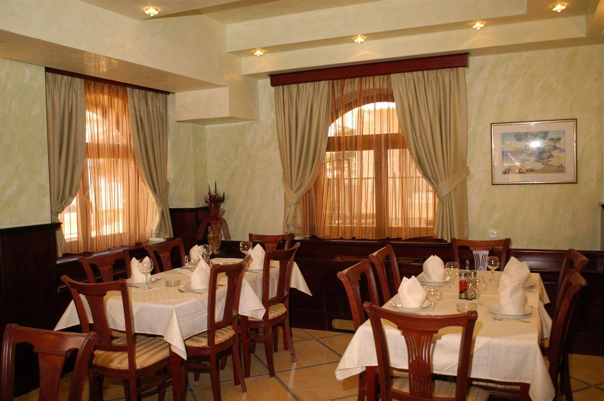 Tino & Hotell Ohrid